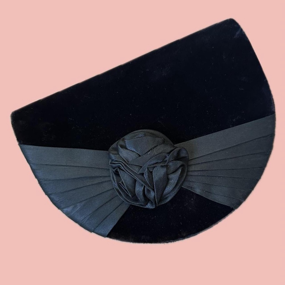 π§‘ 2 for 10$ 80s Eaton Velvet Clutch β Black Rosette & Strap